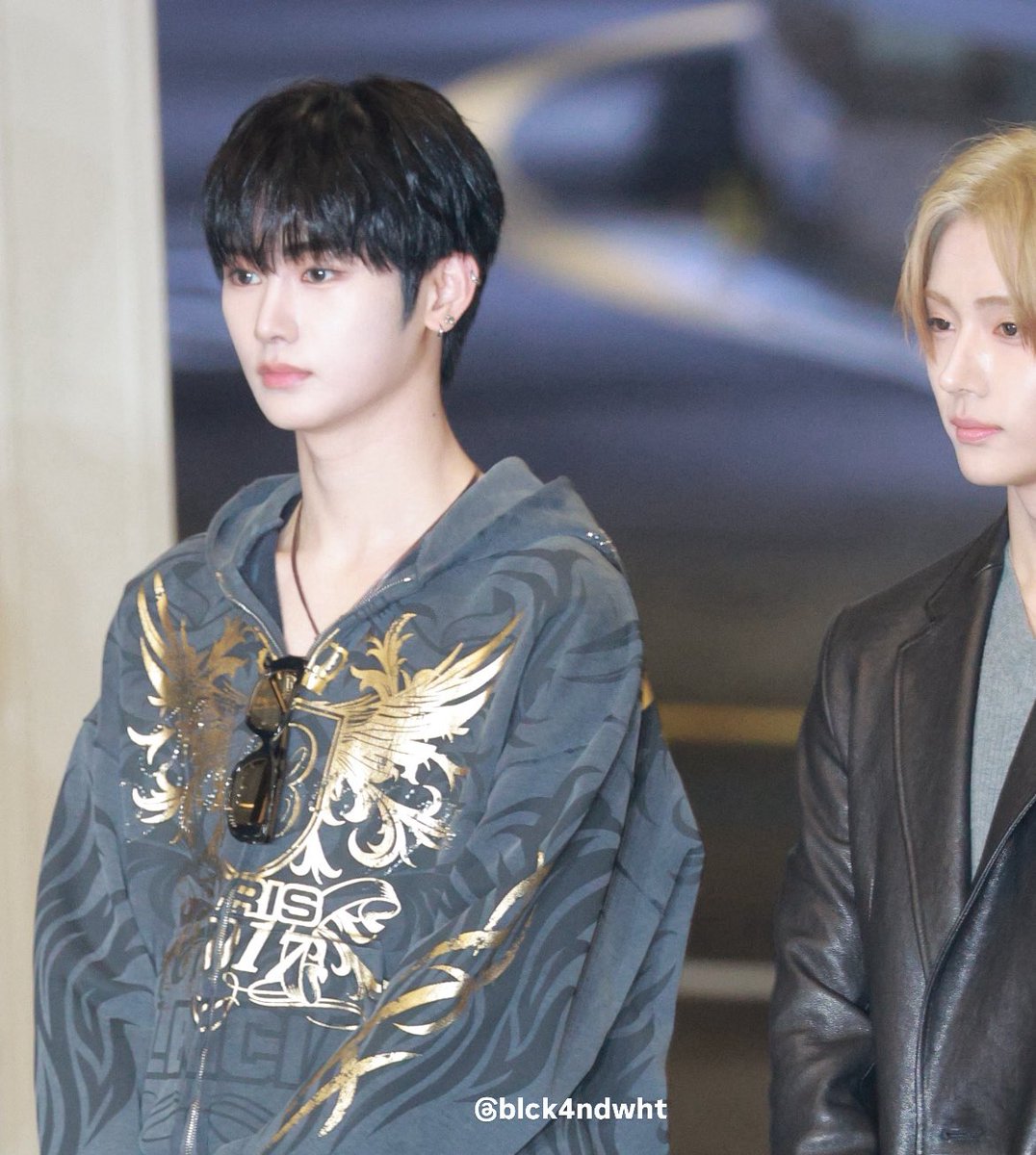 blck4ndwht tweet media