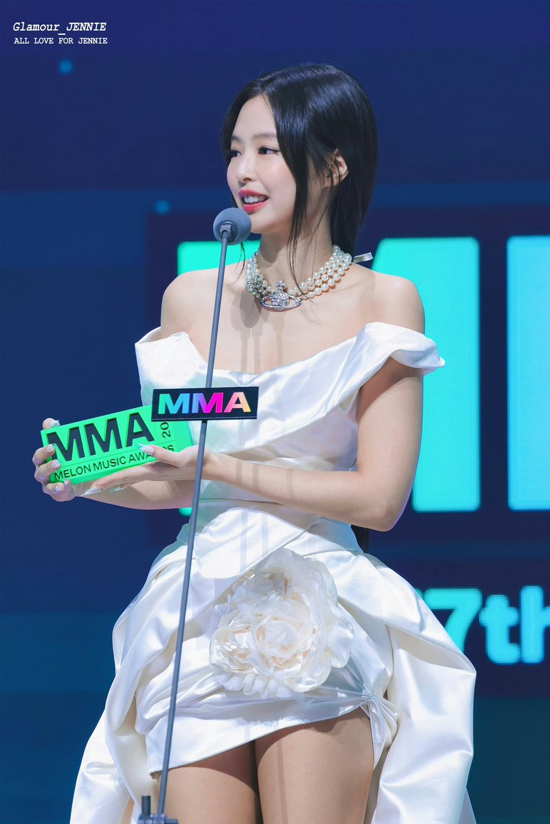 Glamour_JENNIE가 공개한 제니 사진