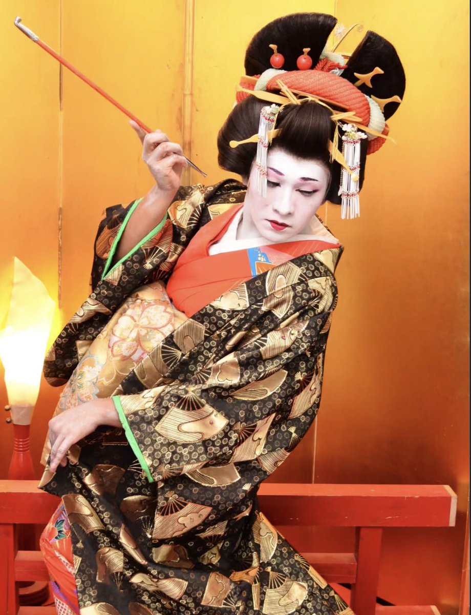 Vermelha Noir looks ornate in Asakusa, Japan.