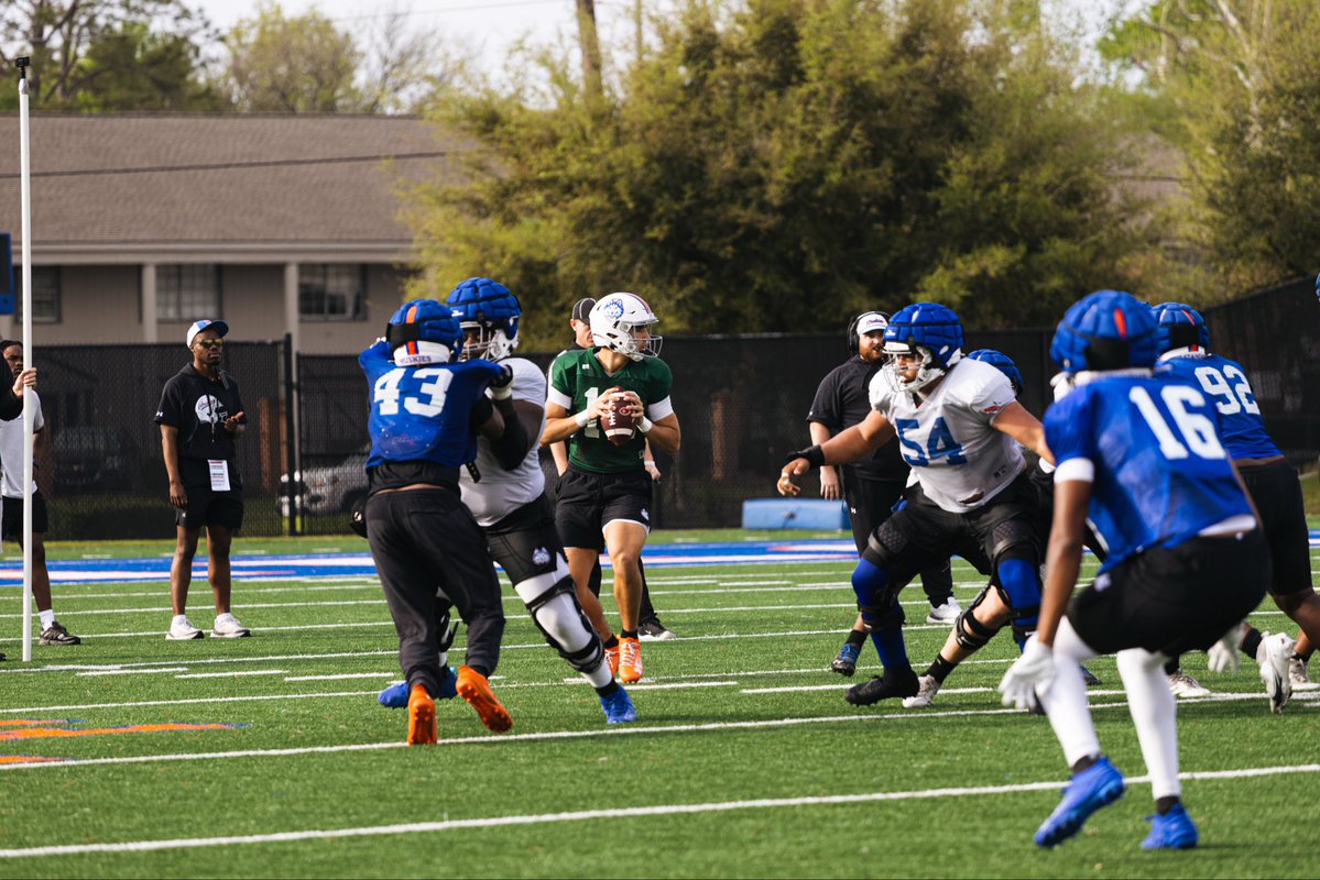 HCU Football tweet media