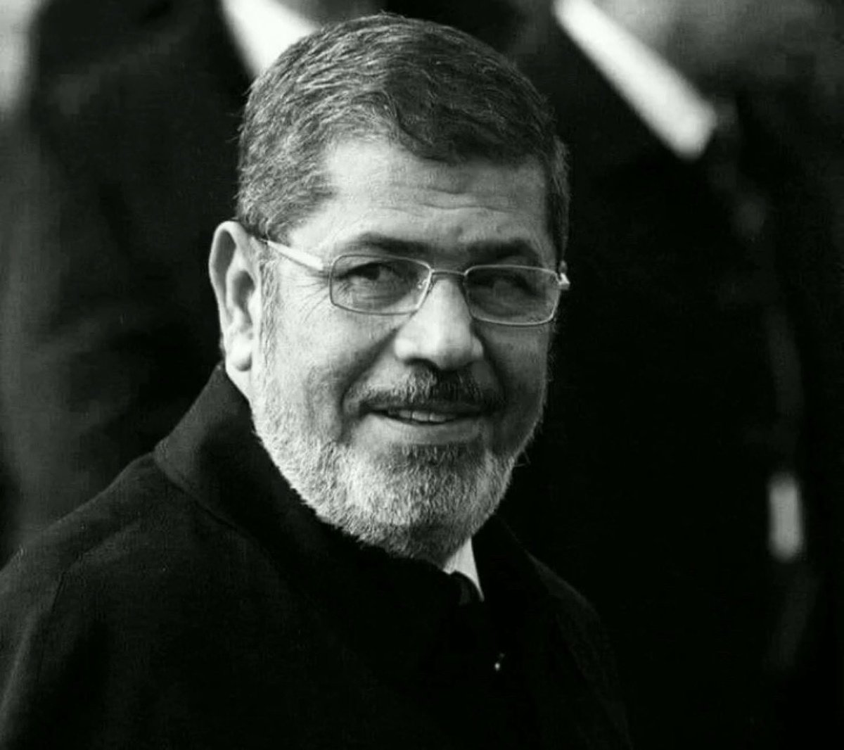 في كل مرة أشوف مصر تتخلى عن دورها الحقيقي و خذلانها لغزة ، أتذكر هذا الرجل ..

ليس فقط الشعب المصري الذي ساءت حالته تحت الإنقلاب بل حتى دول الخليج والعالم العربي يدفعون ثمن الانقلاب في مصر..

"أضاعوني وأيَّ فتًى أضاعوا"