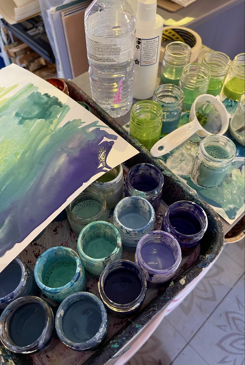 meikiecakie's tweet photo. Mixing paints for the background of the blossom piece.
#inthestudio https://t.co/dZGymiquCB