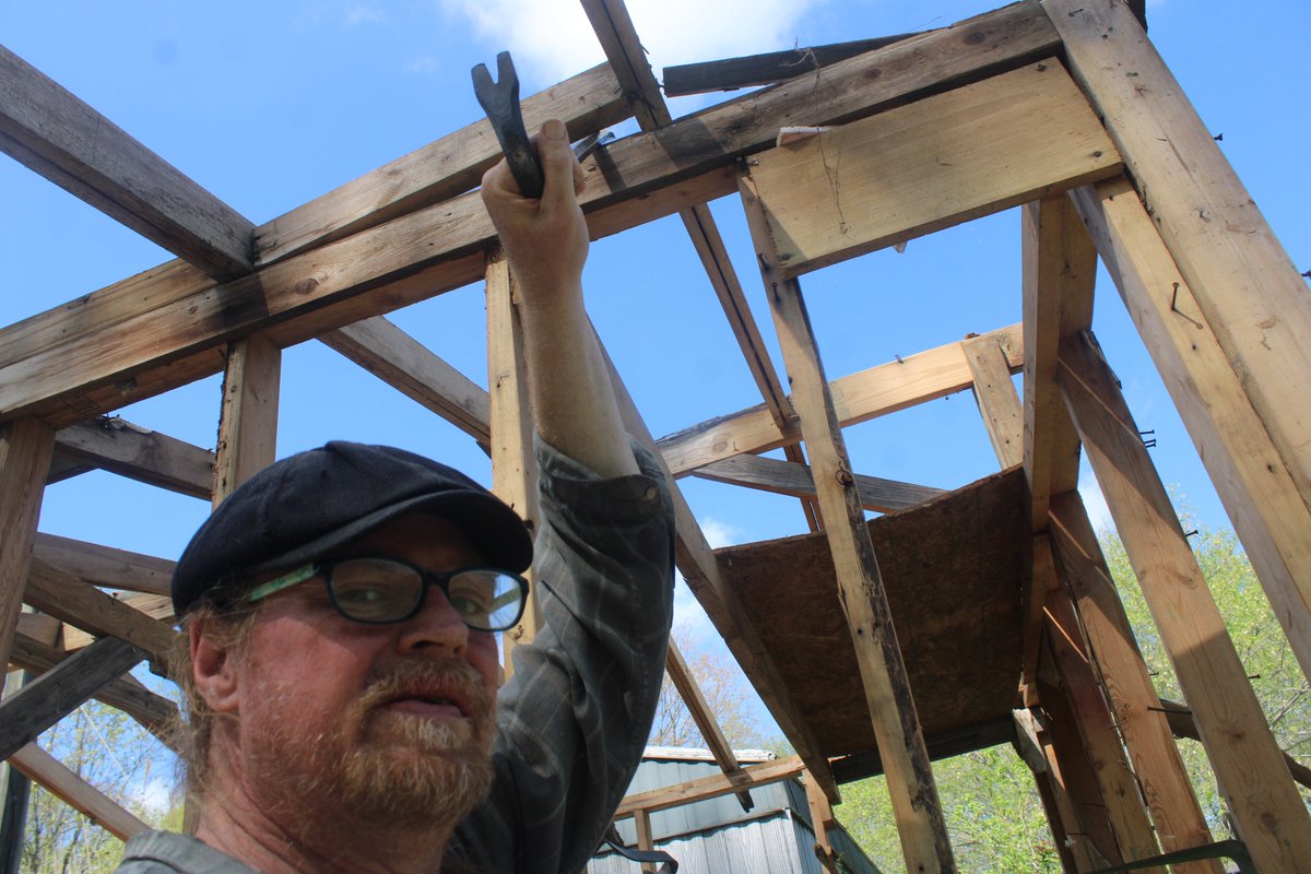 docsanderson's tweet image. #Scientists #Carpenter #RestorationProject #ApexPredator @HeartsofHeroes_ @danpeckwx
@Ginger_Zee @Nature Lizzie Gibney Borden The Axe Murderer. hon Ive &amp;gt;50% of the Rafters Removed closing in on Shed Collapse. running to town for supplies Mwah. if its the right Dog, we'll See- Lee