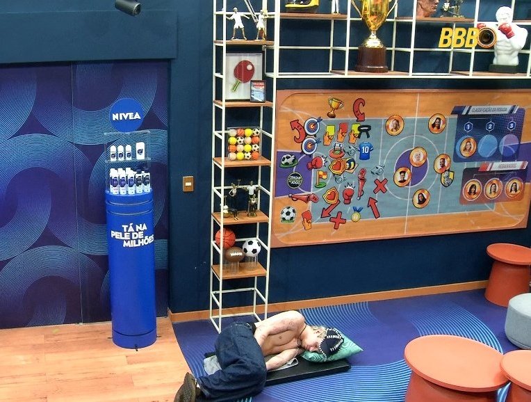 claudia 🐉 tweet media