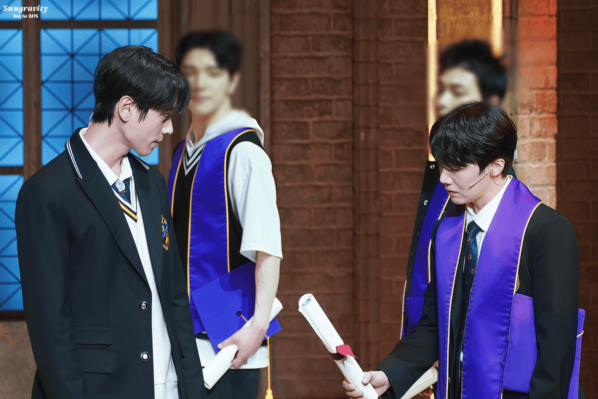Sungravity_0907's tweet photo. 250730 베어 더 뮤직컬 커튼콜
피터 役 조진호 배우님
제이슨 役 윤승우 배우님
#만우절 #AprilFoolsDay
#조진호 #진호 #윤승우
#Jinho #ChoJinho #YoonSeungWoo
#베어더뮤직컬 #barethemusical https://t.co/SvY4EZBnbQ
