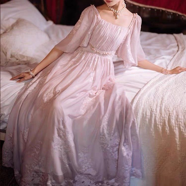 ladyinsilv's tweet photo. i feel very strongly that we need more light pink dresses in bridgerton https://t.co/eHHA6IA5Nx
