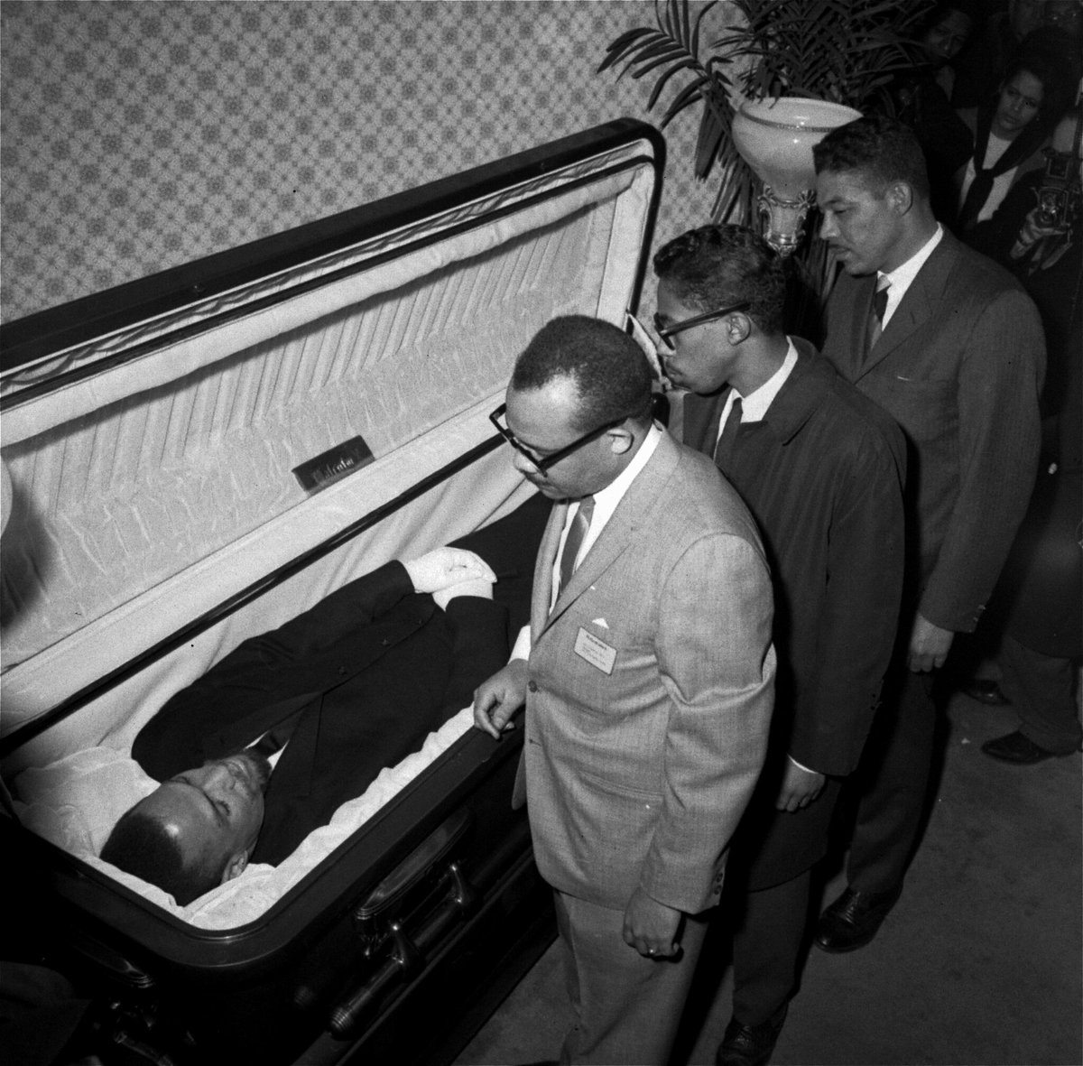 altblacknews's tweet image. What Dems did to black leaders #MalcolmX #MLK #FredHampton