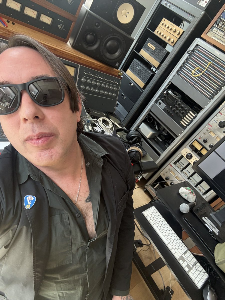 Boeckner tweet media