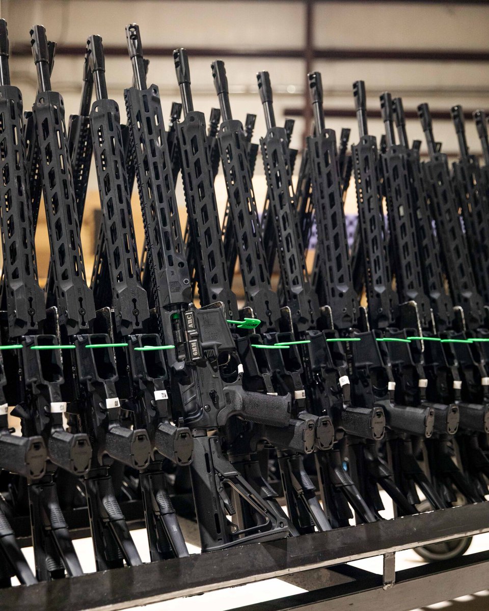 DBFirearms's tweet image. 𝐁𝐮𝐢𝐥𝐭 to Run. Built to 𝐒𝐭𝐚𝐲.

#AmericanMade #BuiltToRun #DB15 #PewPew