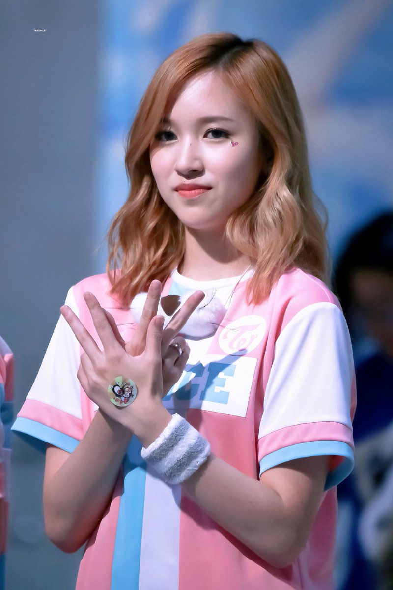 𝒕𝒓𝒊𝒂𝒏𝒈𝒍𝒆🩵🩷 tweet media