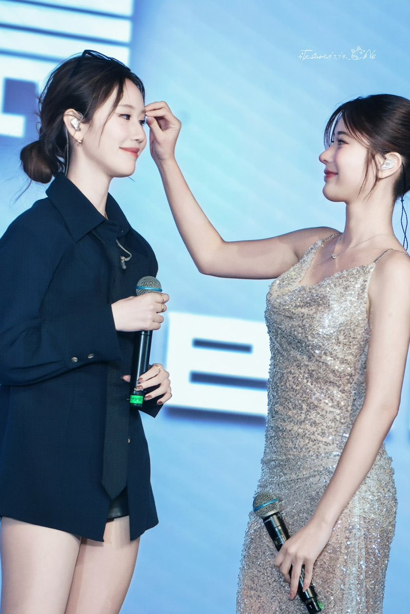 April blooms 
may you keep shining side by side,
through every gentle season.

<a href="/Kaosupassara9/">Kaosupassara</a>
<a href="/janeeeyeh/">เจนเย่</a>

#supassra_sp 
#janeeyeh 
#KaoJaneJaneKao