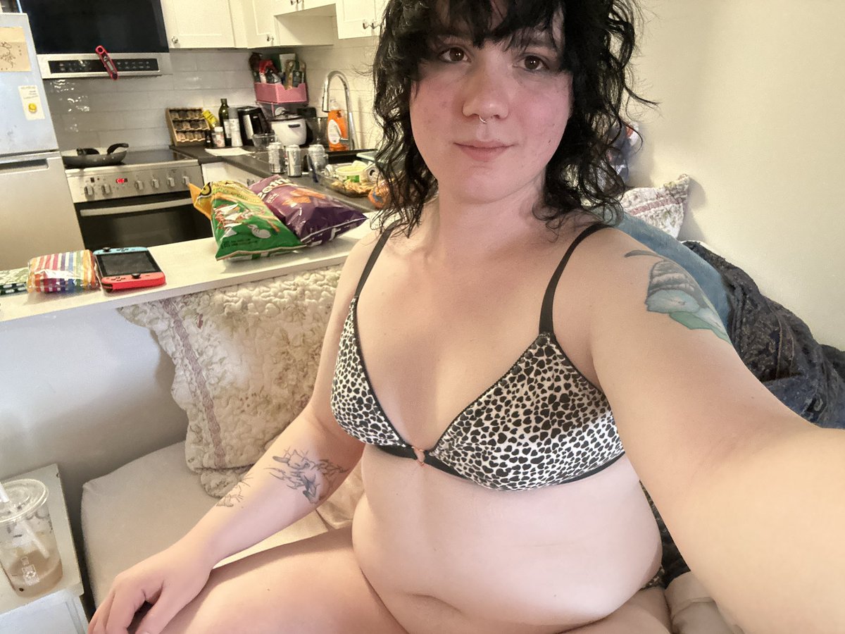 Emma 🖤 tweet media