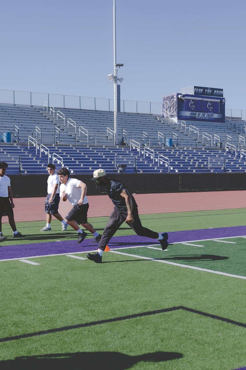 Coach Davis tweet media