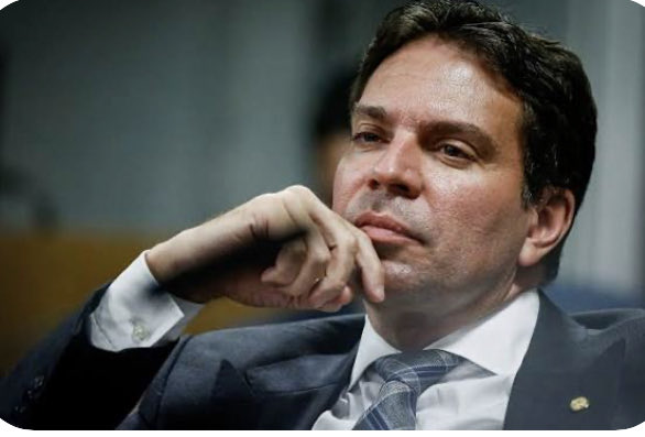 xregis61's tweet photo. E O DELEGADO CRIMINOSO, CONTINUA LIVRE E COMENDO HAMBÚRGUER NOS EUA. UMA VERGONHA ! KD A INTERPOL ? 
PARA PRENDER ESSE CRIMINOSO PROCURADO ! 
UMA VERGONHA, SERÁ QUE A INTERPOL, TBM SÓ PRENDE “ PRETO E POBRE ” ? https://t.co/ipozGfl3hR