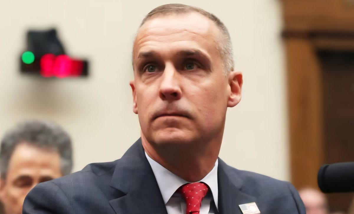 DrWaldmiller's tweet image. "Buried in the article, Bryon Noem addresses and confirms his wife’s affair with Corey Lewandoski."