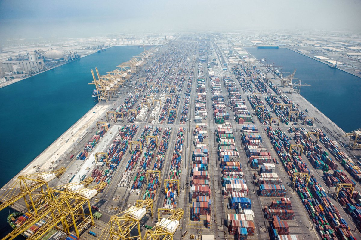 container_news's tweet image. #Kuwaiti oil #tanker hit by #Iranian attack at #Dubai #port

container-news.com/kuwaiti-oil-ta…