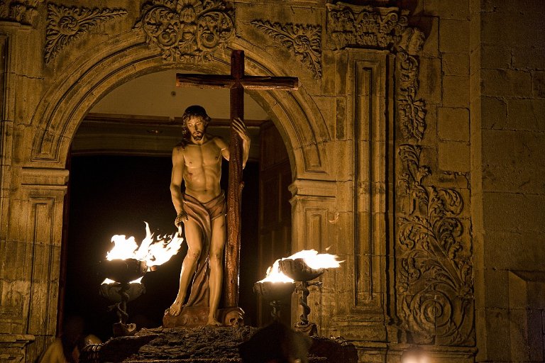 Procession of the Descent of Christ into Hell (Harrowing of Hell) in Cieza, Murcia. Speechless.

📷: <a href="/RegDeMur360/">Región de Murcia 360 I La Mochila De Lau</a>