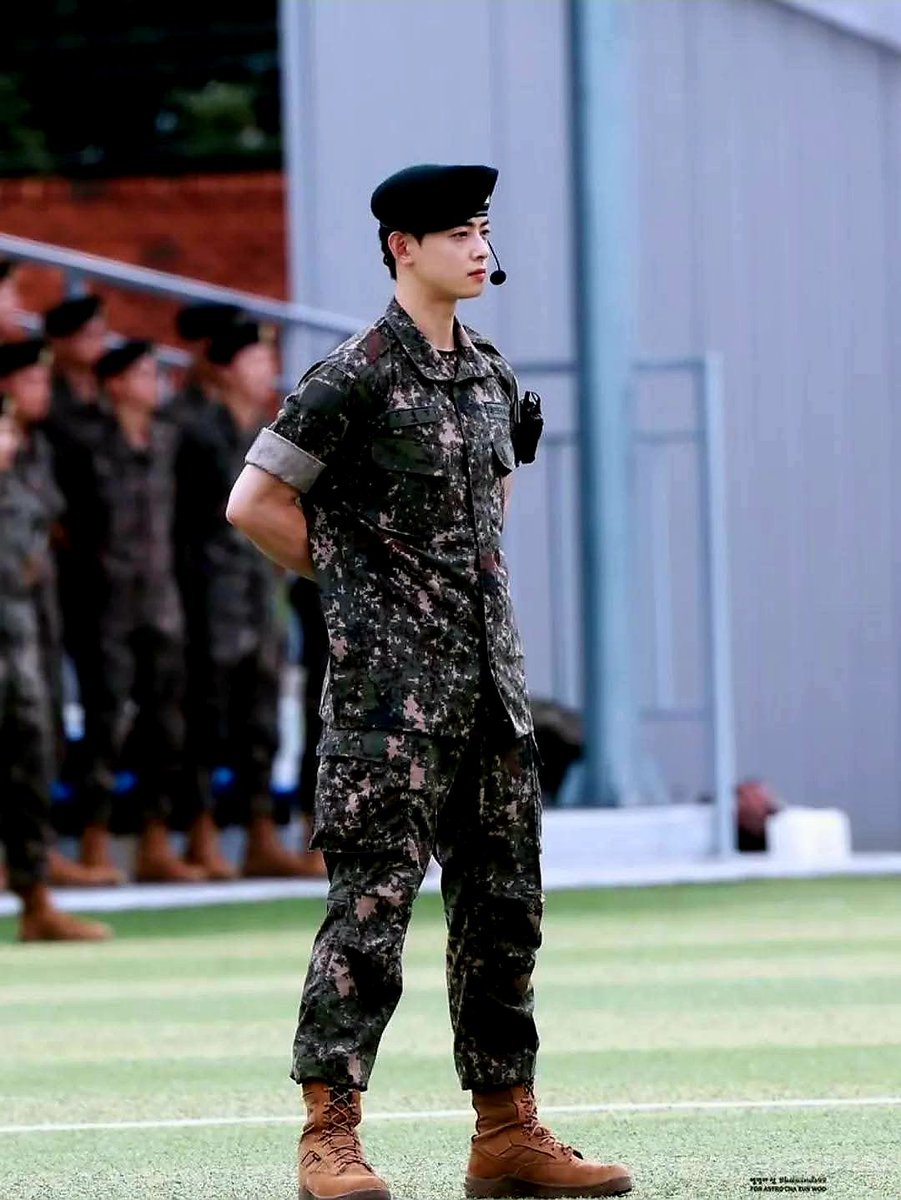 Oficialmente nuestro soldado Lee Dongmin ha ascendido al rango de Cabo, su uniforme ahora lucirá tres barras paralelas. Ha cumplido 248 días de servicio y le restan 301.
Felicidades a nuestro Dongmin, cada día mas cerca de su regreso💜✡️🥳
#chaeunwoo
#AROHA #ASTRO 
@OffclAstro