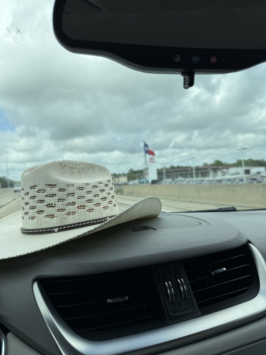 MrsHunter tweet media