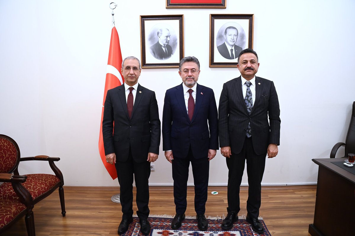 HikmetBasak_63's tweet photo. 📍 Türkiye Büyük Millet Meclisi

Tarım ve Orman Bakanımız Sayın İbrahim Yumaklı’yı ziyaret ederek, Şanlıurfa’mızın tarım, sulama ve üretim potansiyeline ilişkin kapsamlı değerlendirmelerde bulunduk.

Şehrimizin kalkınması, çiftçilerimizin desteklenmesi ve tarımsal üretimin daha da güçlendirilmesi adına yürütülen çalışmaları ele alarak, taleplerimizi kendilerine ilettik.

Nazik kabulleri ve Şanlıurfa’mıza gösterdikleri yakın ilgi için Sayın Bakanımıza teşekkür ediyorum.

@ibrahimyumakli @ProfDrDusak @Akparti