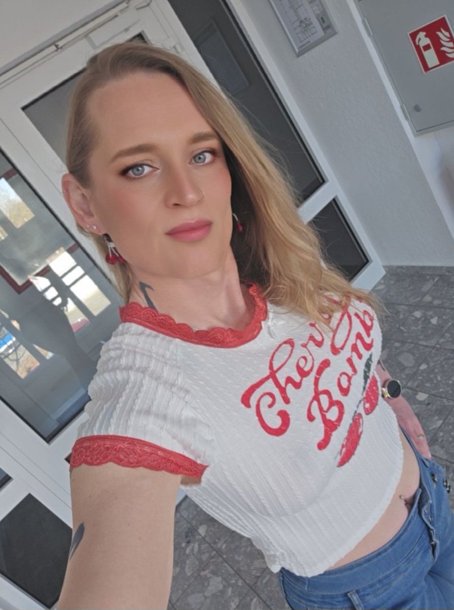 Arielle Supreme Kiss tweet media