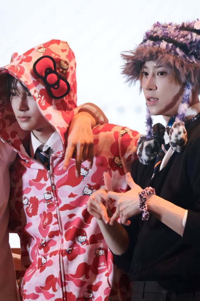 blululue_e tweet media