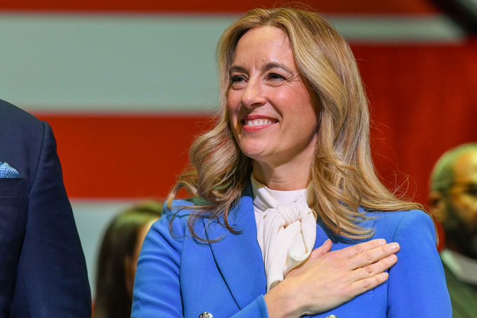 InteractivePolls tweet media