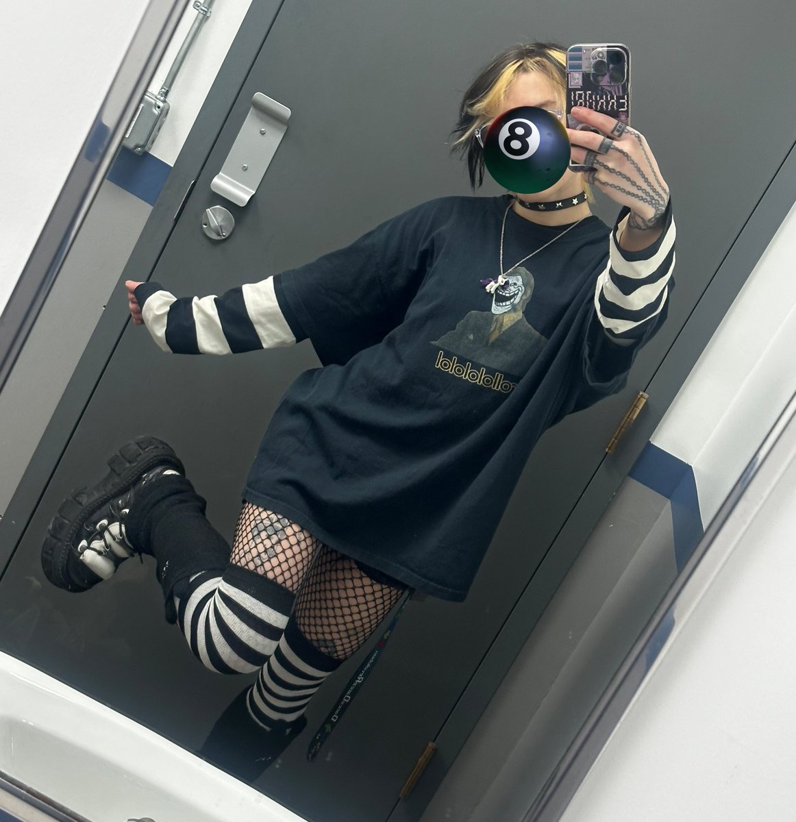 zombbitspit's tweet photo. outfit https://t.co/4YMxnNRDjS