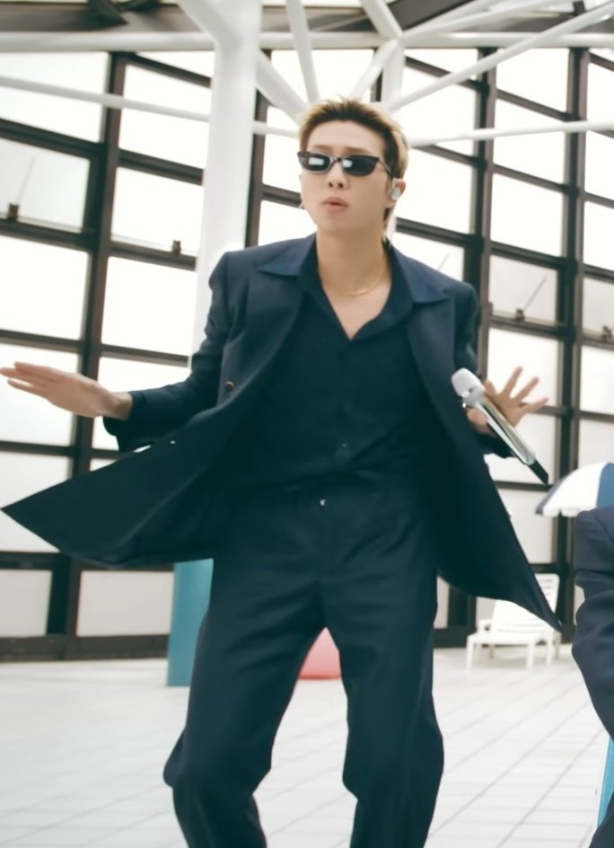 beautygeek2000's tweet photo. My boyfriend looks so fine 💞💞💞💞💅🏼💅🏼😻🥰🥰😍😍😍
#RM #Kimnamjoon #Bts #SWIMHOT100No1 #swim1stwin #swim_스밍인증총공 #swimbts https://t.co/bWcx28xq1m