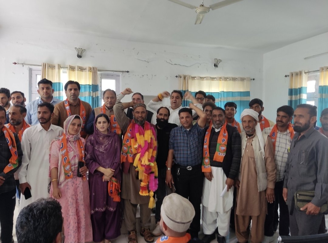 Samreen Khan tweet media