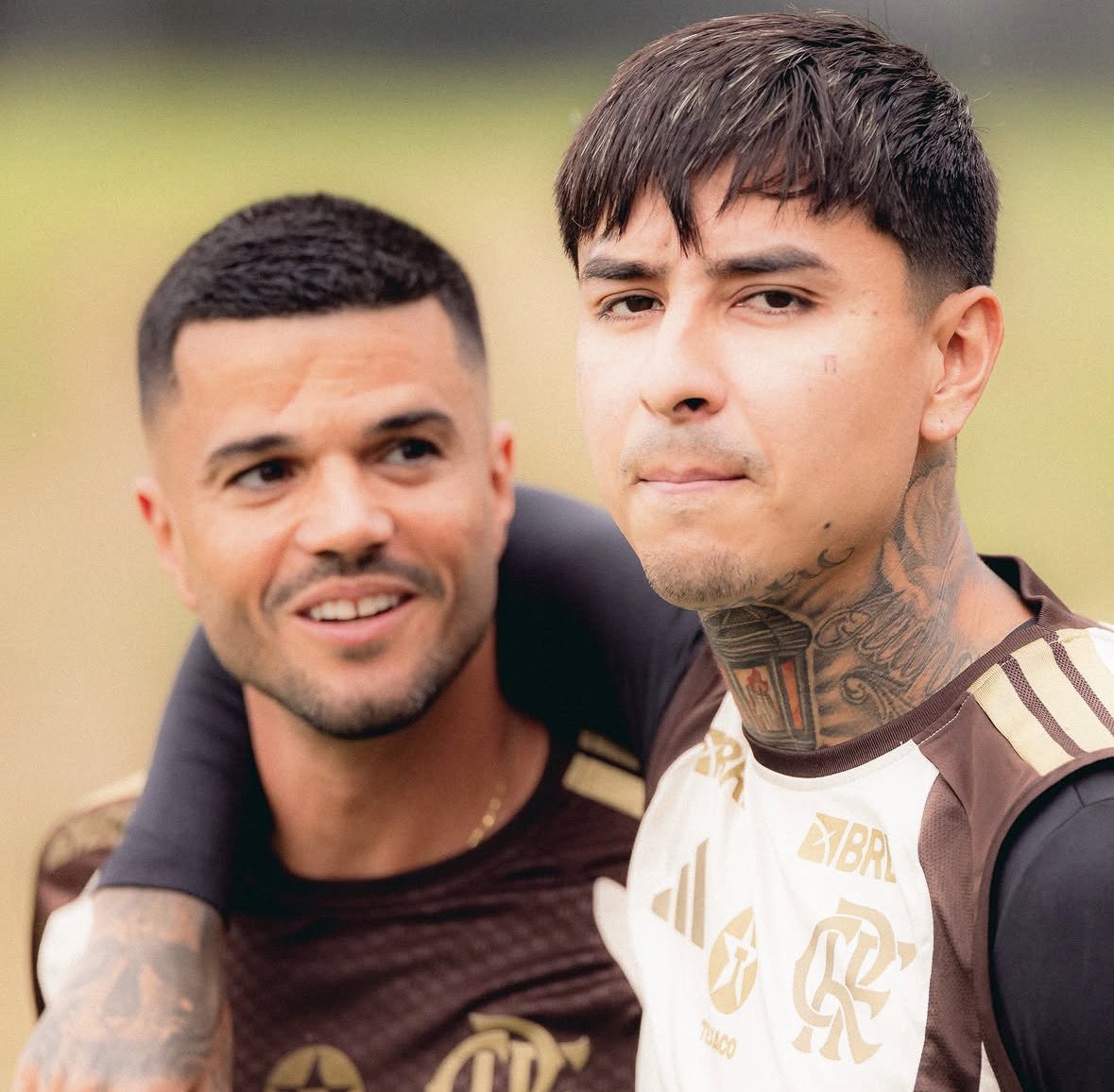 Te entendo, amigo… eu estaria olhando até pior kkkk