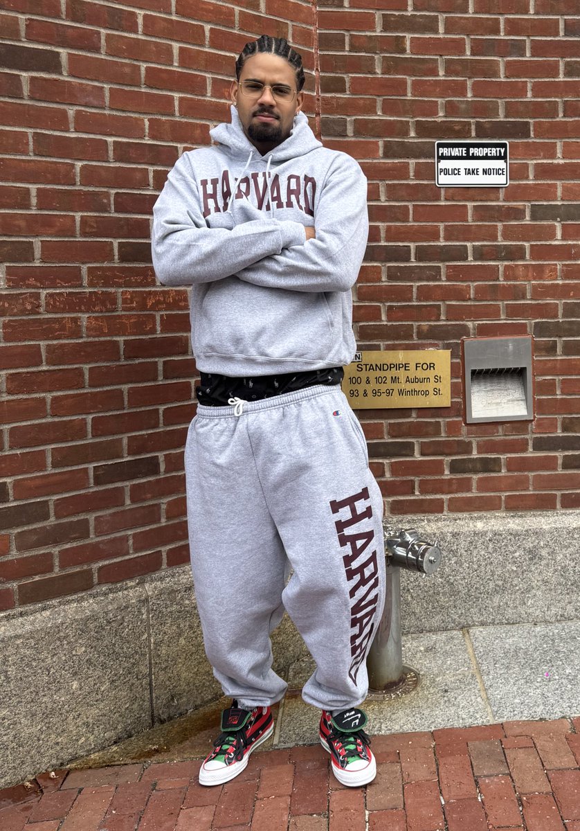 mrlegacyyyyyy's tweet image. the pant sagger is doing just fine #Harvard