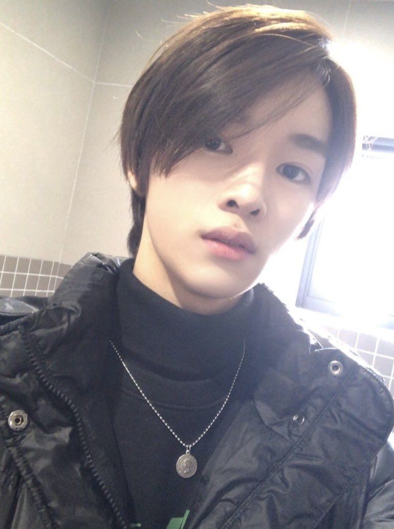 ปี 2019 ยังไม่เดบิวต์เป็นอซท.ด้วยซ้ำ หล่อขนาดนี้ ㅠㅠ