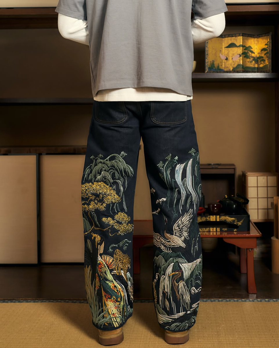 JustFreshKicks tweet media