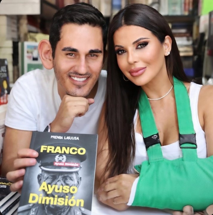 Sarah Charolalla ♐ tweet media