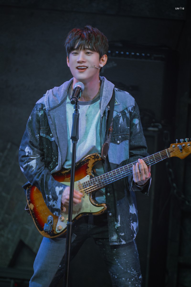 260321밤
뮤지컬 #펑크 커튼콜데이

레오 役 #김서환