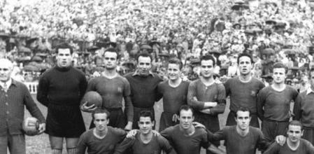 #Efemèride
11/4/1948: El #FCB aconsegueix la seva tercera Lliga guanyant al darrer partit l'Athletic de Bilbao. Només va ser líder les dues últimes jornades. El Madrid va quedar quart per la cua, a només 2 punts del descens.