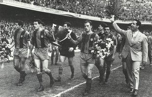 #Efemèride
12/4/1959: El #FCB guanya la seva setena Lliga a la penúltima jornada després d'empatar a un gol al camp de l'Atlético de Madrid. És la primera temporada d'Helenio Herrera a la banqueta.