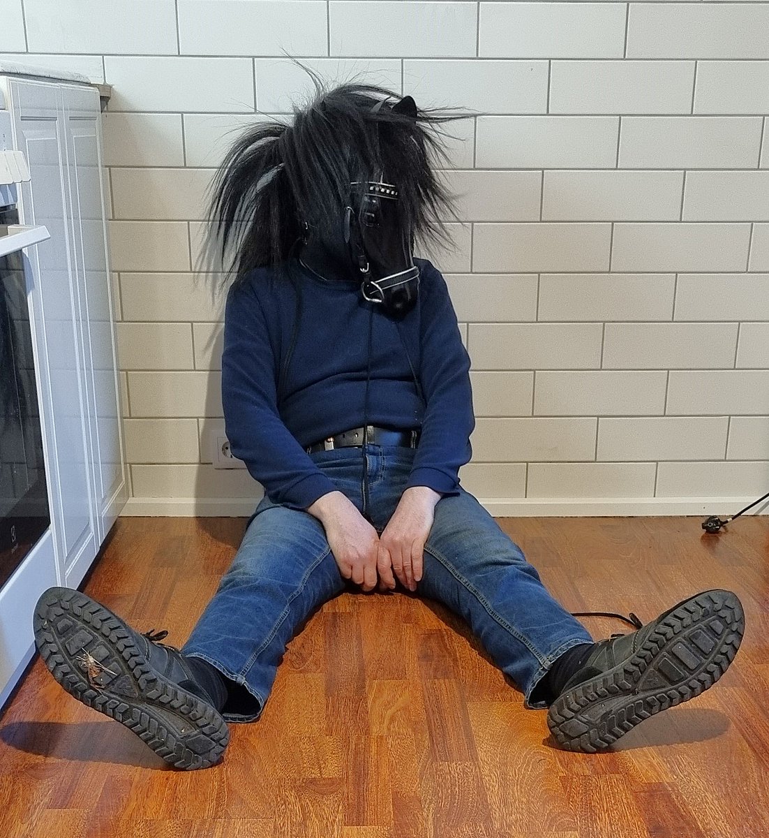 kaunomedis's tweet image. No, no, I’m alive. Just… slightly exhausted.
Also, what the hell is that shit stuck to my foot? Only noticed it in the photo.

#ponyboy #ponyplay