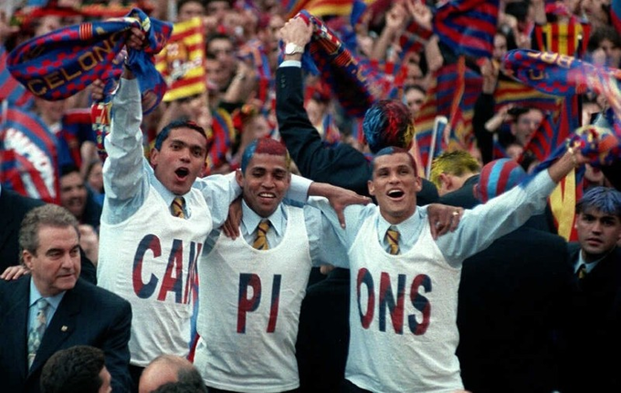 #Efemèride
18/4/1998: El #FCB es proclama matemàticament campió de Lliga per quinzena vegada en vèncer el Zaragoza por 1-0 al Camp Nou. Era la primera lliga de Van Gaal.