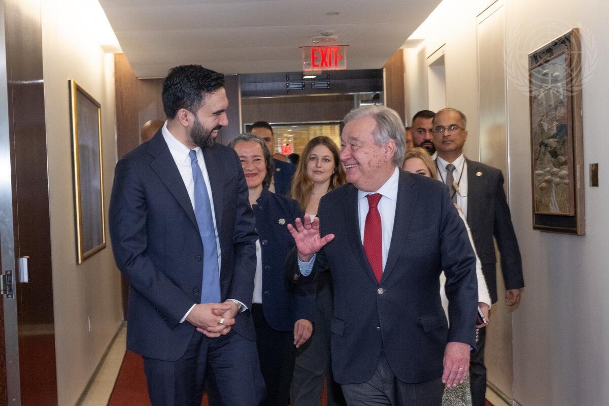 UN_Spokesperson's tweet photo. At UN HQ, @antonioguterres greeted NYC Mayor @ZohranKMamdani.

The Secretary-General thanked @NYCMayor for the outstanding relationship and support received from the host city.

Mr. Guterres looks forward to continuing the dialogue between @UN &amp; NY City.

https://t.co/eLPEv7eITC https://t.co/fspG7ntUuq