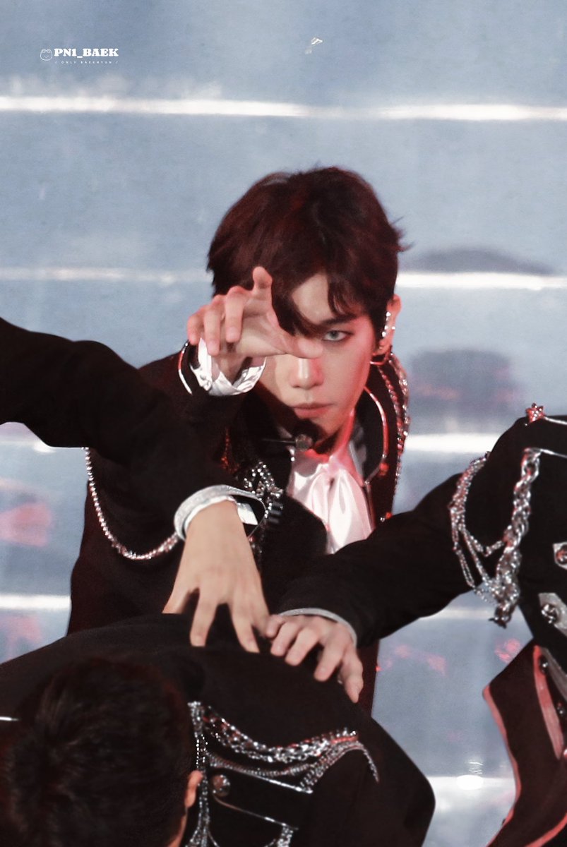 BOXIANx's tweet photo. thank you to april fools day so fansites released THIS BAEKHYUN new pictures!!! https://t.co/Q6xCZuxJ9Y