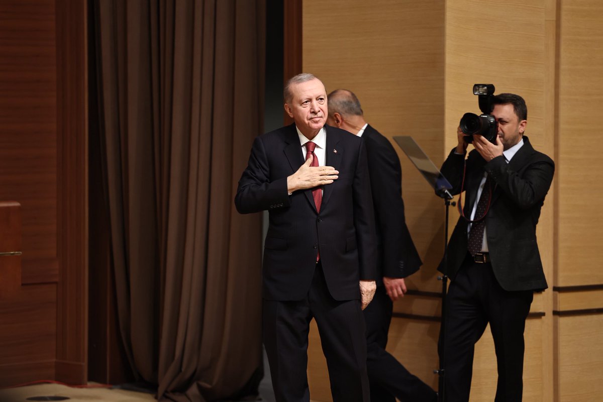 tugbaisikercan's tweet photo. 📍Cumhurbaşkanlığı Külliyesi

Genel Başkanımız ve Cumhurbaşkanımız Sayın @RTErdogan’ın teşrifleriyle, ülkemizin teknolojik yetkinliğini zirveye taşıyacak olan 5G teknolojisine geçişin heyecanını hep birlikte yaşadık. 

Bu büyük atılım; sadece daha hızlı bir internet değil, akıllı şehirlerden modern tarıma, dijital eğitimden yüksek teknoloji üretimine kadar hayatımızın her alanında yepyeni bir sayfa açıyor.

Ülkemize ve milletimize hayırlı olsun.