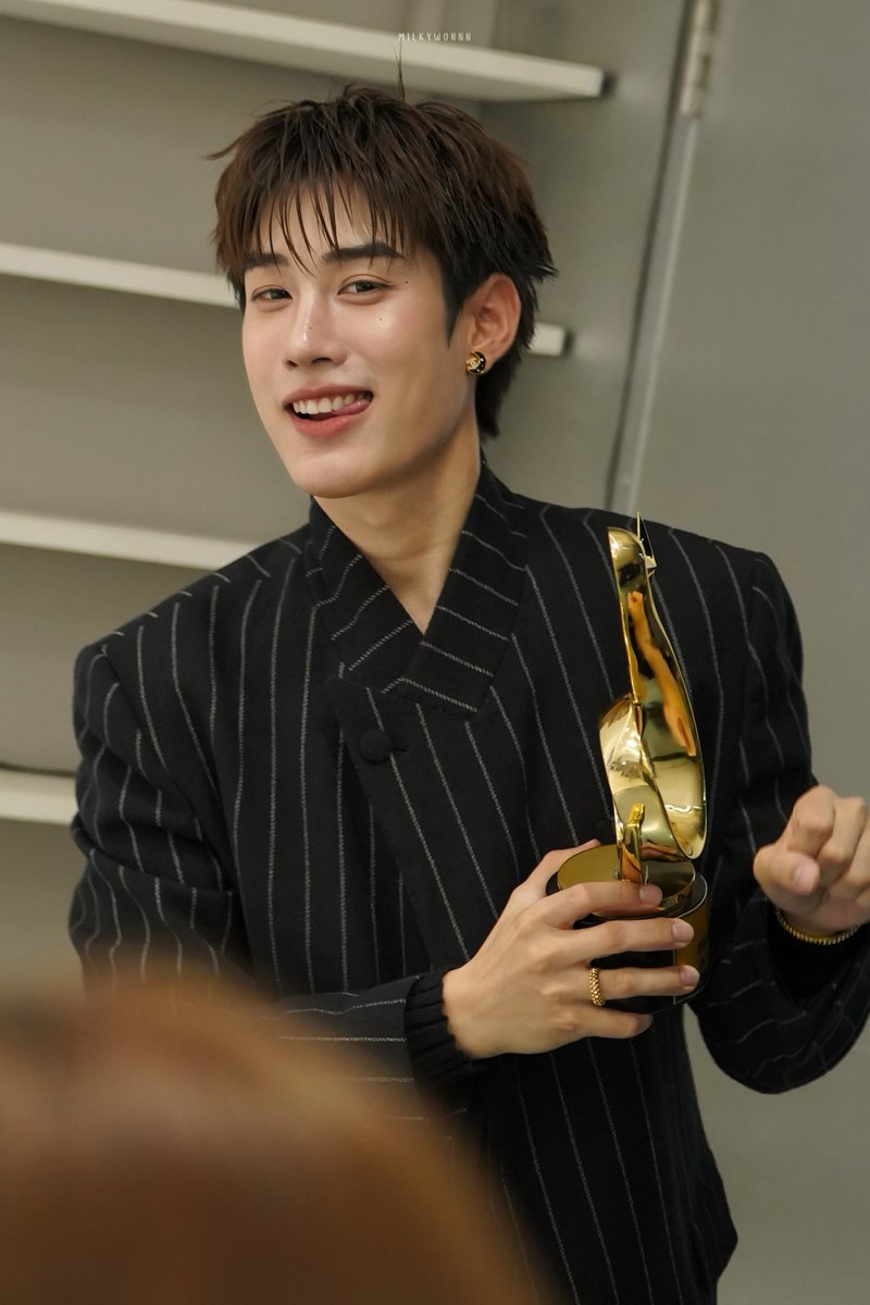 มกว tweet media