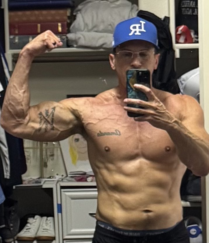 Lawrence | SwolLyfe tweet media