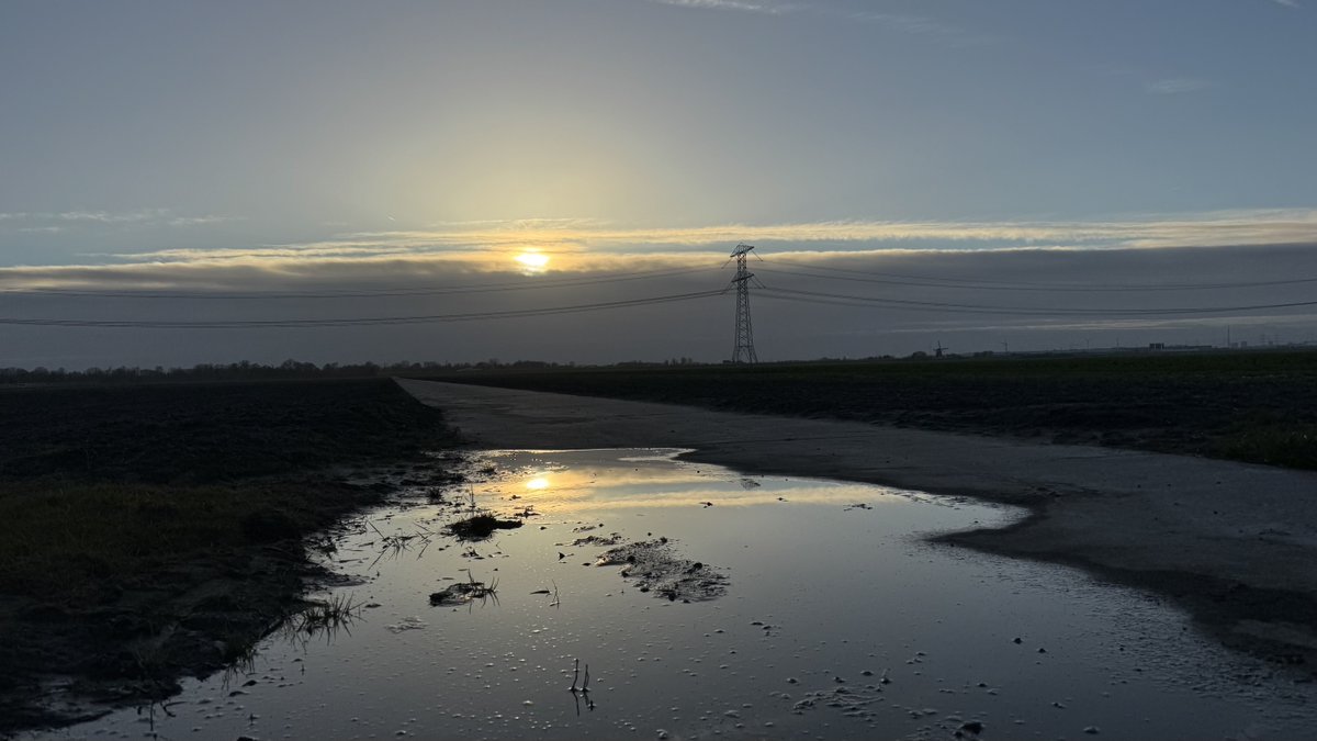 JolandaBakkker's tweet photo. @weerverteller @weermanrobert @BuienRadarNL @WilliamHuizinga @EdAldus @MeteoVoorne de afsluiter van de 1e lente maand #maart https://t.co/A17t22yfDb