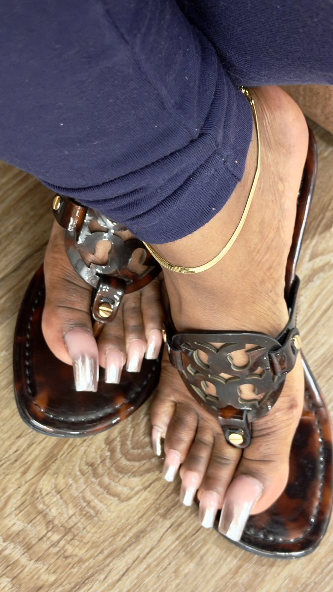 BareSoles4U2 tweet media