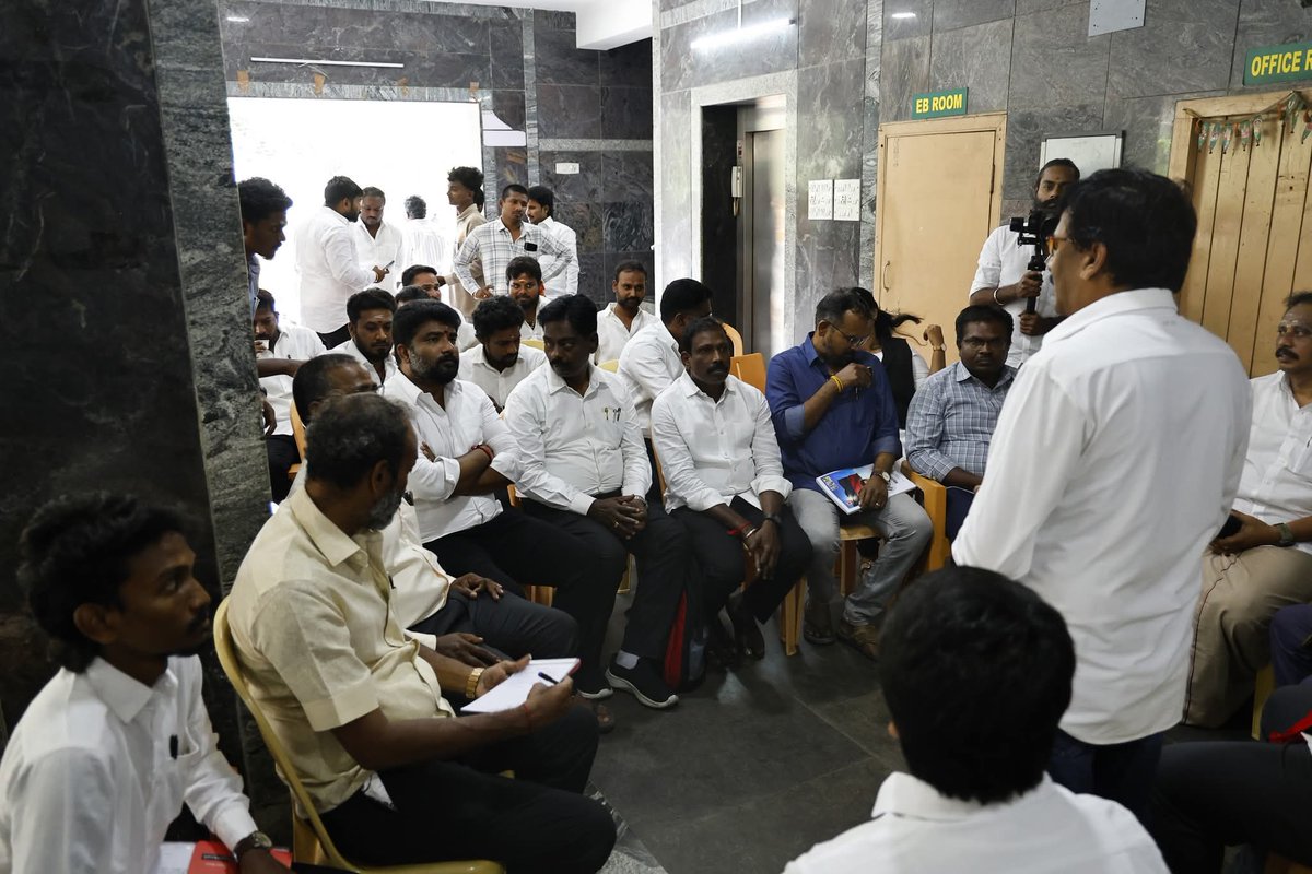 PrabhakarRaja88's tweet photo. விருகம்பாக்கம் சட்டமன்றத் தொகுதியில் தேர்தல் பணிகள் குறித்த வழக்கறிஞர் அணி ஆலோசனை கூட்டம் - மாவட்ட துணை அமைப்பாளர் வழக்கறிஞர் சகோதரர் பாலாஜி தலைமையில், பகுதி கழக செயலாளர் மாமன்ற உறுப்பினர்கள் அண்ணன் கே.கண்ணன் அண்ணன் மு.ராசா முன்னிலையில் நடைபெற்றது. https://t.co/h9WeheV99U