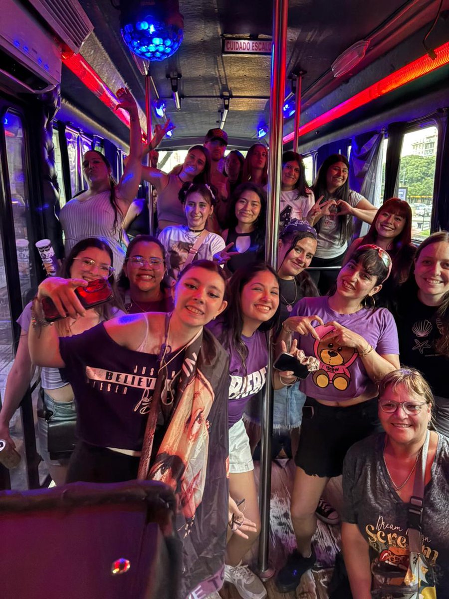 teambiebsargg's tweet image. Hola! Somos Team Biebs Argentina. Estamos desde el 2022 pre y post cancelación, creando una comunidad transparente entre Beliebers. A pesar de que Justin adesaparecia, seguimos activos y realizamos varios eventos. Dale que movemos ARG🇦🇷💖 nuestras redes: linktr.ee/teambiebsarg