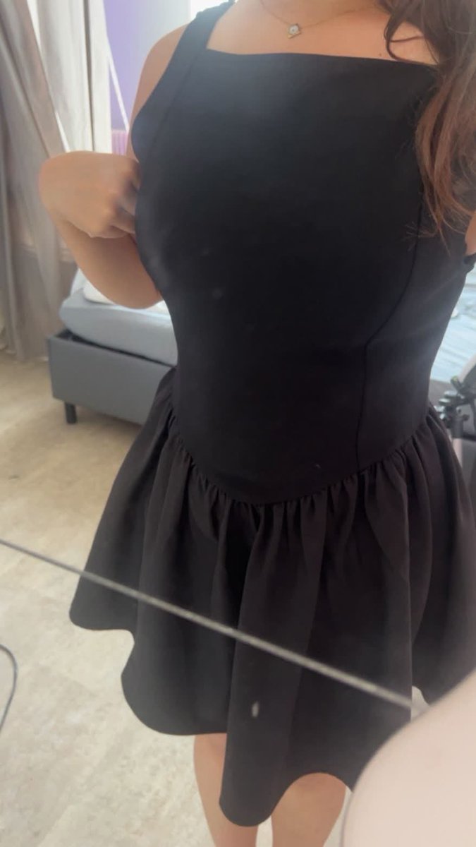 Nissa_of's tweet photo. J'enlève mes vêtements pour ceux qui Like et RT comme une vrai Tana 92i😘 https://t.co/5W3ITfTgCq